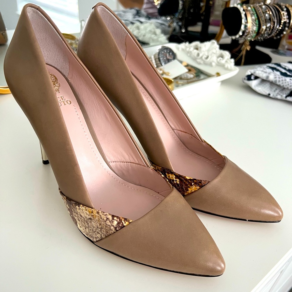 NWOT Vince Camuto Pumps sz 10 Chrome heels